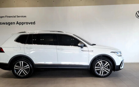 Volkswagen Tiguan II, 2022 год, 2 600 000 рублей, 5 фотография