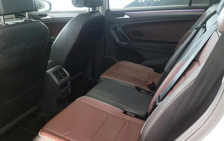 Volkswagen Tiguan II, 2022 год, 2 600 000 рублей, 9 фотография