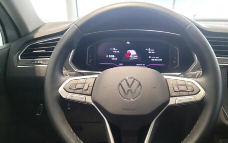 Volkswagen Tiguan II, 2022 год, 2 600 000 рублей, 13 фотография