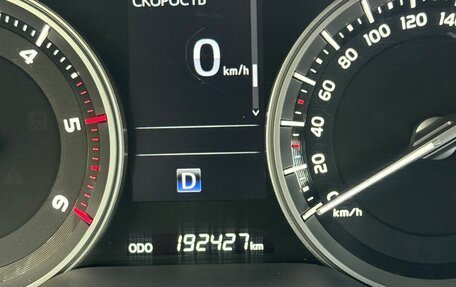 Toyota Land Cruiser 200, 2017 год, 5 790 000 рублей, 3 фотография