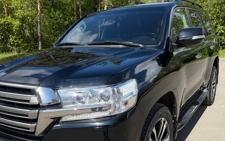 Toyota Land Cruiser 200, 2017 год, 5 790 000 рублей, 22 фотография