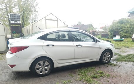 Hyundai Solaris II рестайлинг, 2015 год, 800 000 рублей, 4 фотография