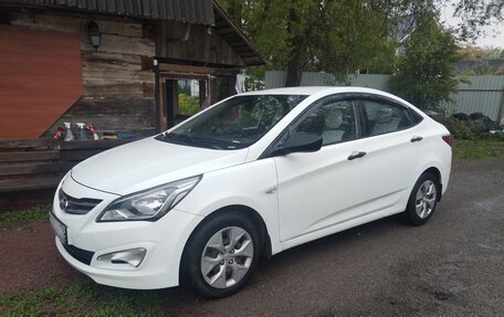 Hyundai Solaris II рестайлинг, 2015 год, 800 000 рублей, 2 фотография