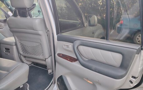 Toyota Land Cruiser 100 рестайлинг 2, 2004 год, 1 850 000 рублей, 10 фотография