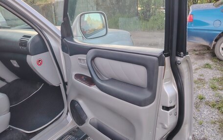 Toyota Land Cruiser 100 рестайлинг 2, 2004 год, 1 850 000 рублей, 6 фотография