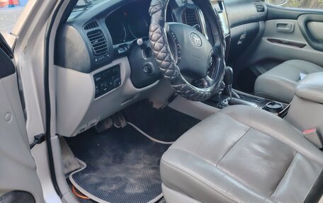 Toyota Land Cruiser 100 рестайлинг 2, 2004 год, 1 850 000 рублей, 14 фотография