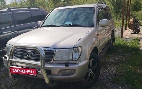 Toyota Land Cruiser 100 рестайлинг 2, 2004 год, 1 850 000 рублей, 2 фотография