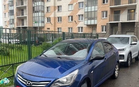 Hyundai Solaris II рестайлинг, 2015 год, 350 000 рублей, 2 фотография