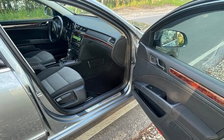Skoda Superb III рестайлинг, 2012 год, 960 000 рублей, 23 фотография