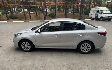 KIA Rio IV, 2018 год, 1 590 000 рублей, 3 фотография