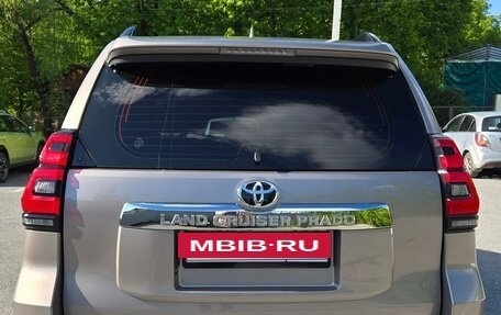 Toyota Land Cruiser Prado 150 рестайлинг 2, 2017 год, 5 500 000 рублей, 10 фотография