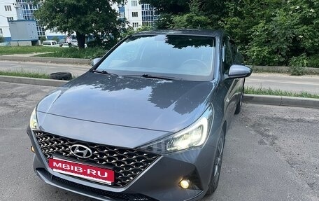 Hyundai Solaris II рестайлинг, 2021 год, 1 900 000 рублей, 2 фотография