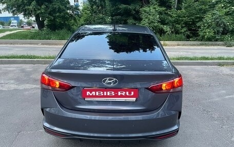 Hyundai Solaris II рестайлинг, 2021 год, 1 900 000 рублей, 4 фотография