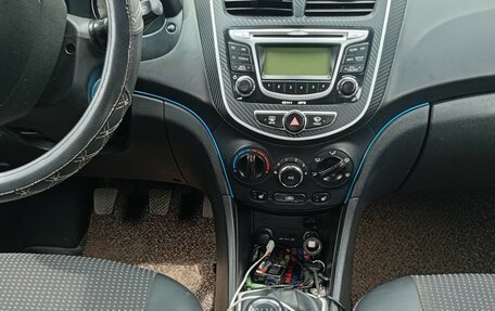 Hyundai Solaris II рестайлинг, 2013 год, 650 000 рублей, 3 фотография