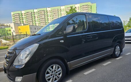 Hyundai Grand Starex Grand Starex I рестайлинг 2, 2016 год, 2 185 000 рублей, 2 фотография
