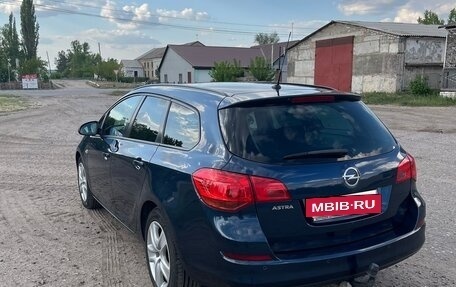 Opel Astra J, 2011 год, 880 000 рублей, 3 фотография