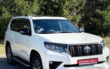 Toyota Land Cruiser Prado 150 рестайлинг 2, 2021 год, 8 800 000 рублей, 3 фотография