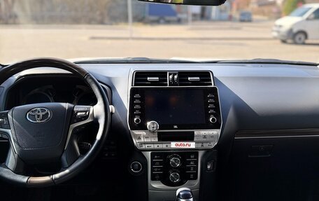 Toyota Land Cruiser Prado 150 рестайлинг 2, 2021 год, 8 800 000 рублей, 5 фотография