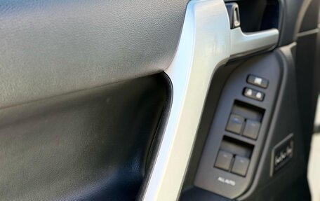 Toyota Land Cruiser Prado 150 рестайлинг 2, 2021 год, 8 800 000 рублей, 7 фотография