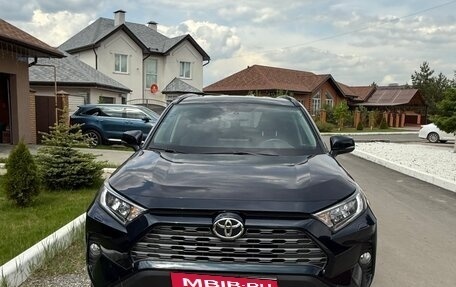 Toyota RAV4, 2020 год, 3 200 000 рублей, 2 фотография