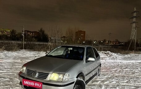 Volkswagen Polo III рестайлинг, 2001 год, 315 000 рублей, 1 фотография