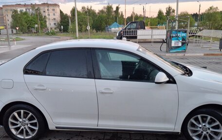 Volkswagen Jetta VI, 2009 год, 600 000 рублей, 2 фотография