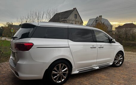 KIA Carnival III, 2019 год, 3 340 000 рублей, 4 фотография