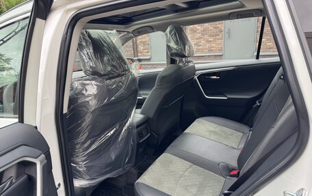 Toyota RAV4, 2024 год, 3 620 000 рублей, 15 фотография