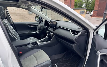 Toyota RAV4, 2024 год, 3 620 000 рублей, 10 фотография