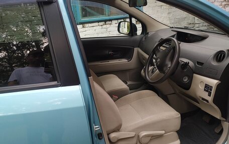 Toyota Passo Sette, 2010 год, 985 000 рублей, 3 фотография
