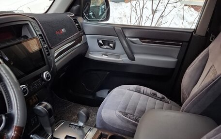 Mitsubishi Pajero IV, 2010 год, 2 000 000 рублей, 9 фотография