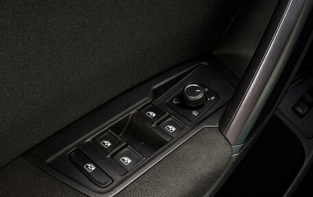 Volkswagen Tiguan II, 2018 год, 2 150 000 рублей, 19 фотография