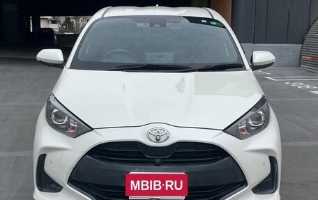 Toyota Yaris, 2022 год, 897 000 рублей, 2 фотография