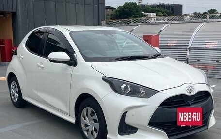 Toyota Yaris, 2022 год, 897 000 рублей, 3 фотография