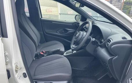 Toyota Yaris, 2022 год, 897 000 рублей, 12 фотография
