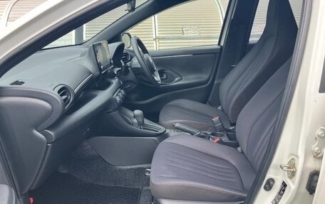 Toyota Yaris, 2022 год, 897 000 рублей, 11 фотография
