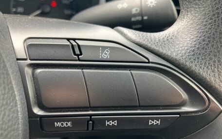 Toyota Yaris, 2022 год, 897 000 рублей, 17 фотография