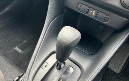 Toyota Yaris, 2022 год, 897 000 рублей, 23 фотография