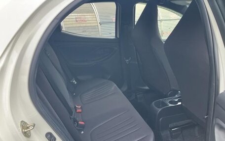 Toyota Yaris, 2022 год, 897 000 рублей, 27 фотография