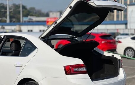 Skoda Octavia, 2021 год, 1 800 000 рублей, 6 фотография