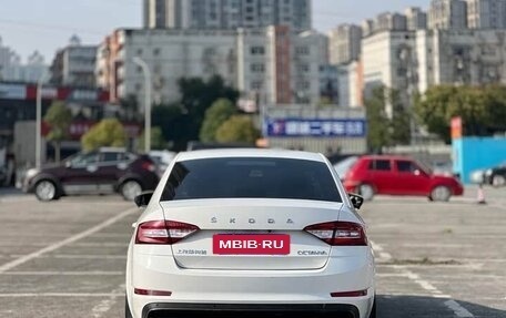 Skoda Octavia, 2021 год, 1 800 000 рублей, 4 фотография