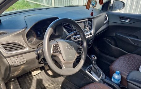 Hyundai Solaris II рестайлинг, 2018 год, 1 500 000 рублей, 4 фотография