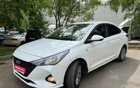 Hyundai Solaris II рестайлинг, 2021 год, 1 350 000 рублей, 8 фотография
