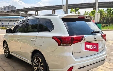 Mitsubishi Outlander III рестайлинг 3, 2022 год, 2 139 131 рублей, 4 фотография