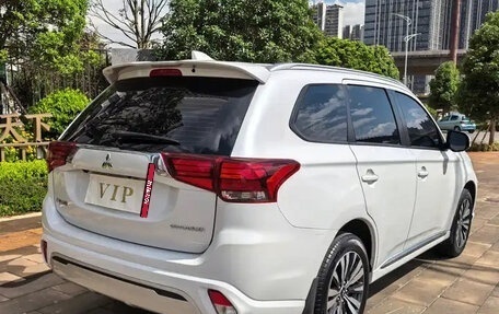 Mitsubishi Outlander III рестайлинг 3, 2022 год, 2 139 131 рублей, 6 фотография