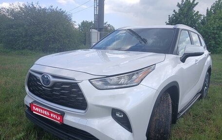 Toyota Highlander, 2023 год, 6 300 000 рублей, 2 фотография