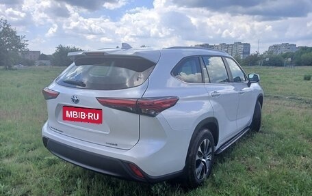Toyota Highlander, 2023 год, 6 300 000 рублей, 7 фотография