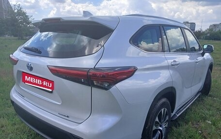 Toyota Highlander, 2023 год, 6 300 000 рублей, 8 фотография