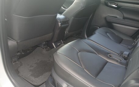 Toyota Highlander, 2023 год, 6 300 000 рублей, 25 фотография