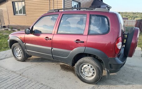 Chevrolet Niva I рестайлинг, 2010 год, 625 000 рублей, 3 фотография
